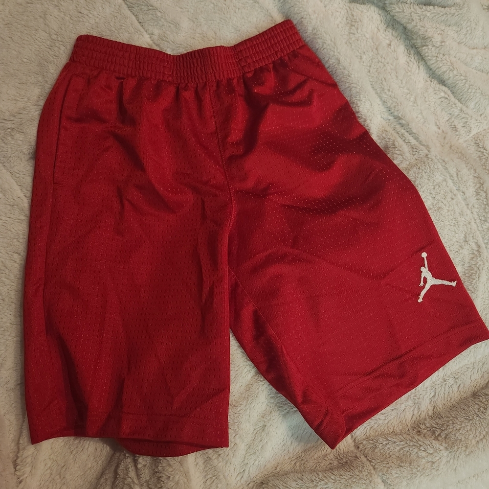 Jordan Boys athletic shorts red Large